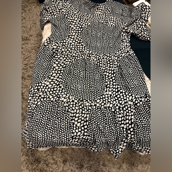 Flowy Patterned Dress. Size large. EUC. Worn once. - Picture 4 of 7